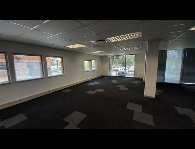 183M² OFFICE TO LET IN BRYANSTON